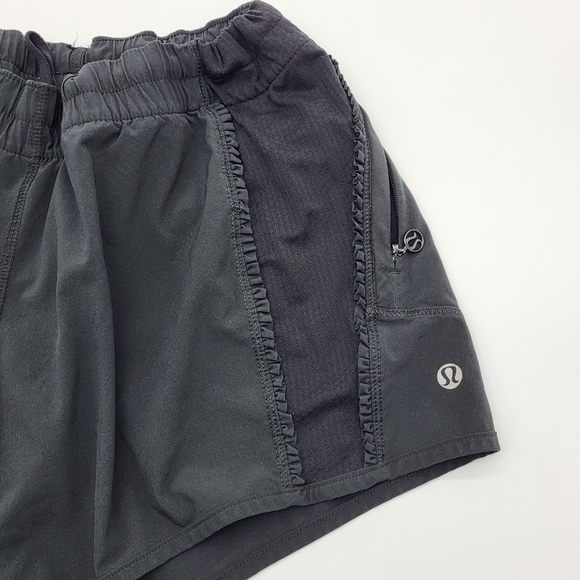 Lululemon athletica black lined running short elastic drawstring mesh Size 4 - Picture 6 of 16